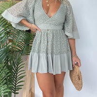 🔥👗 Sukienka Crochet Romper z odkrytymi plecami