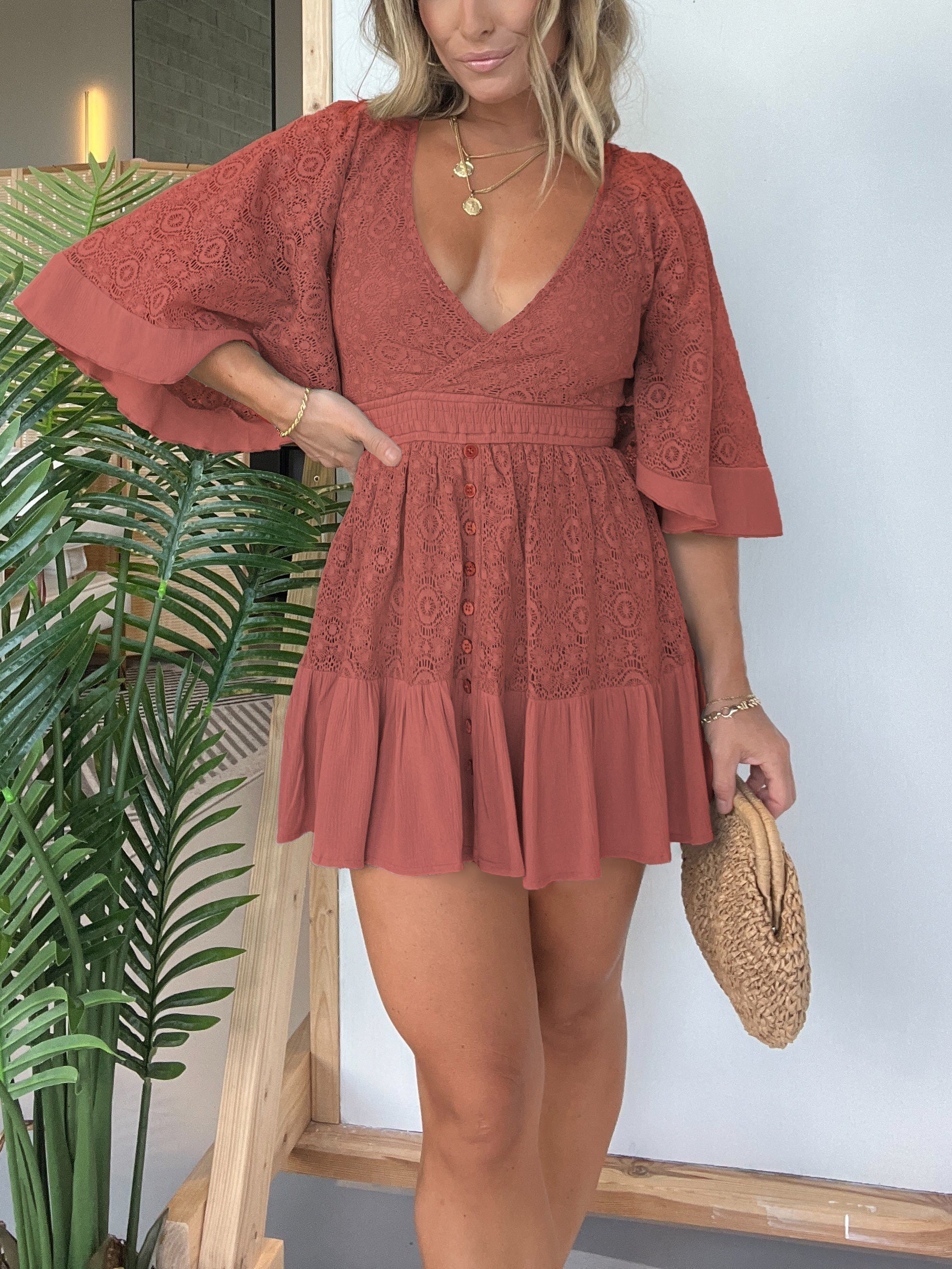 🔥👗 Sukienka Crochet Romper z odkrytymi plecami