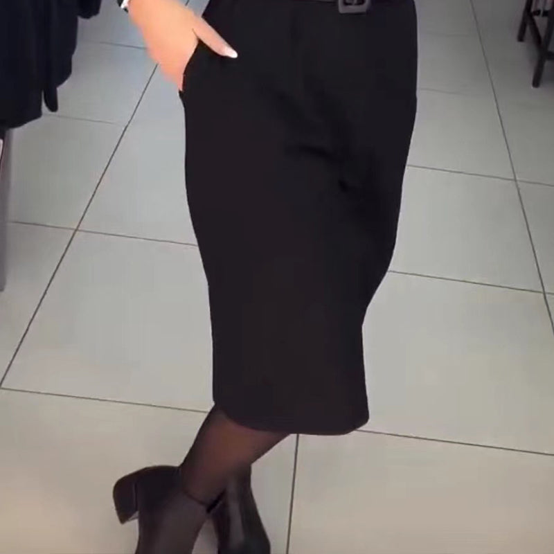 Elegancka damska sukienka w jednolitym kolorze z paskiem