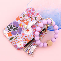 Damskie etui na karty w stylu boho z bransoletką z koralików i brelokiem z frędzlami