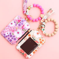 Damskie etui na karty w stylu boho z bransoletką z koralików i brelokiem z frędzlami